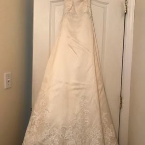 Preowned wedding dress